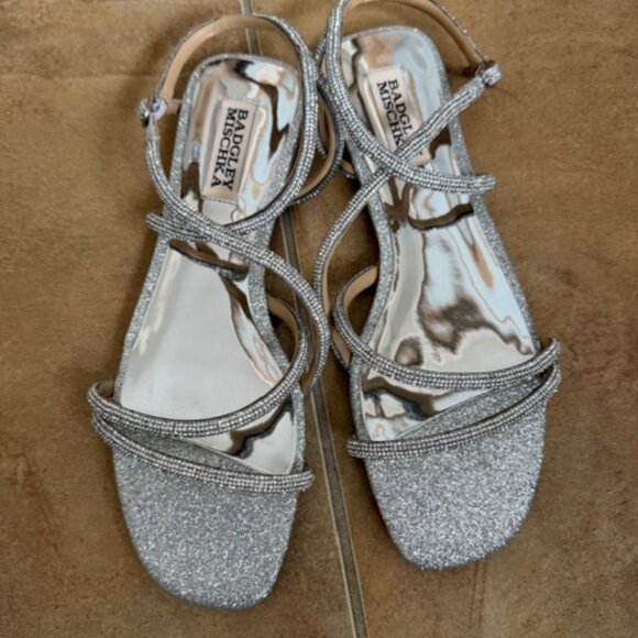 Badgley Mischka Ivie Embellished Strappy Flat Sandals Silver Fits true to size - Picture 1 of 10